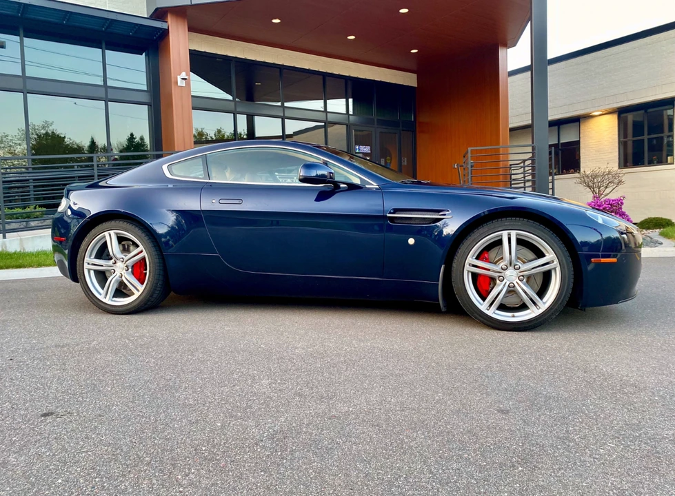 2010 Aston Martin V8 Vantage (2006-2017) - Image 17 of 31