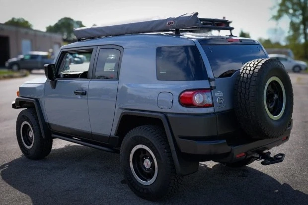 2013 Toyota FJ Cruiser - Image 2 of 7