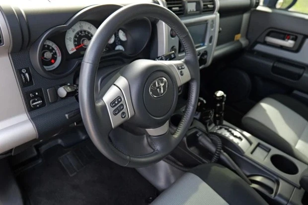 2013 Toyota FJ Cruiser - Image 5 of 7