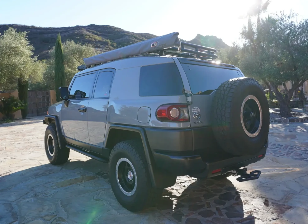 2013 Toyota FJ Cruiser - Image 2 of 6