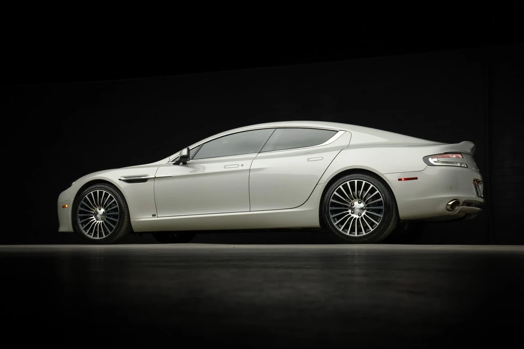 2014 Aston Martin Rapide - Image 26 of 31