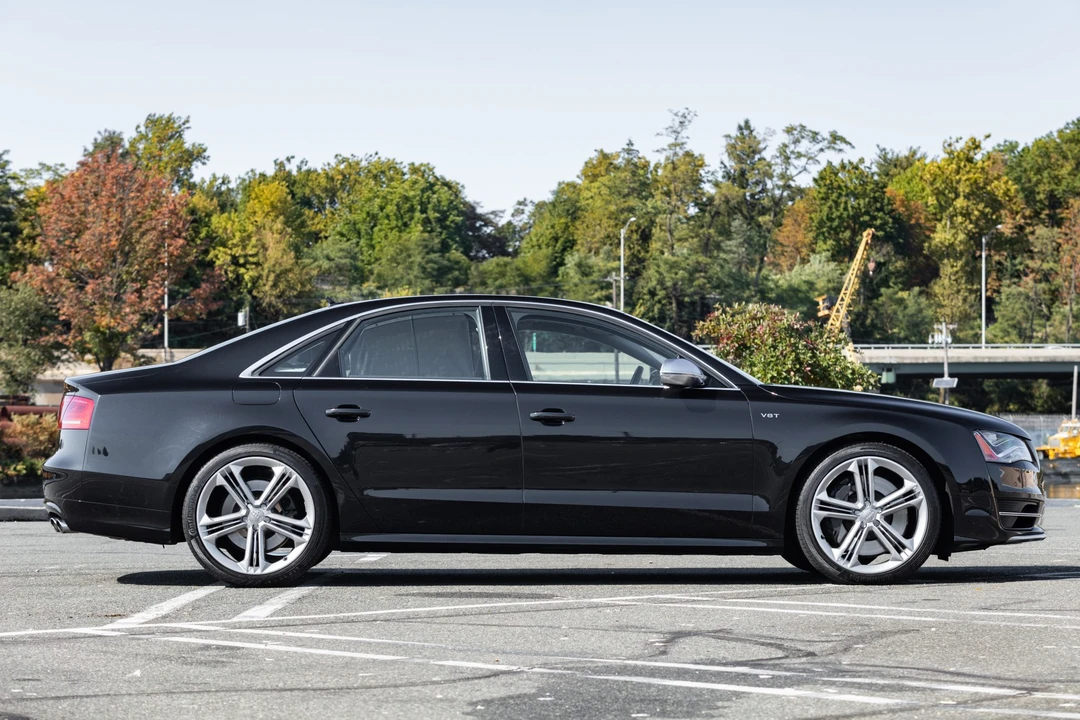2014 Audi D4 S8 - Image 9 of 31