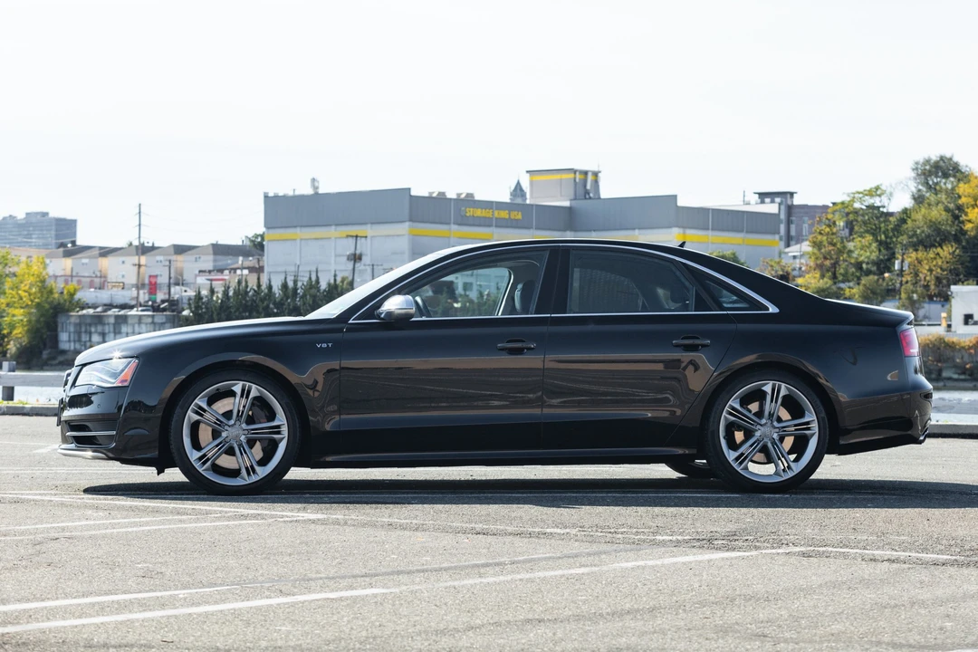 2014 Audi D4 S8 - Image 4 of 31