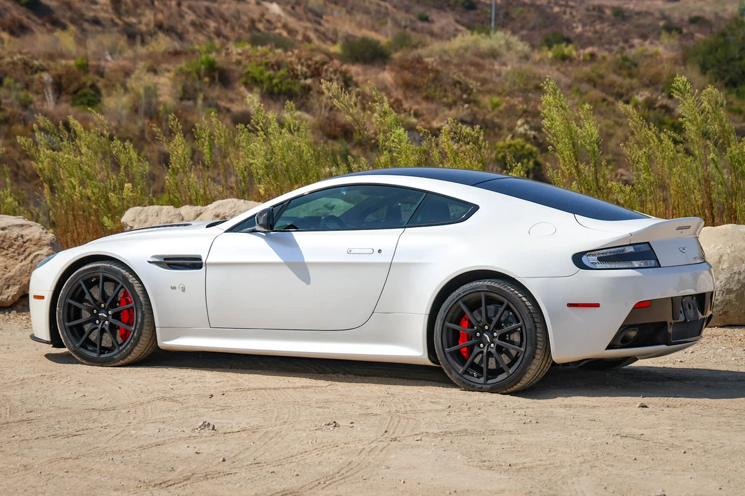 2015 Aston Martin V12 Vantage (2010-2018) - Image 17 of 31