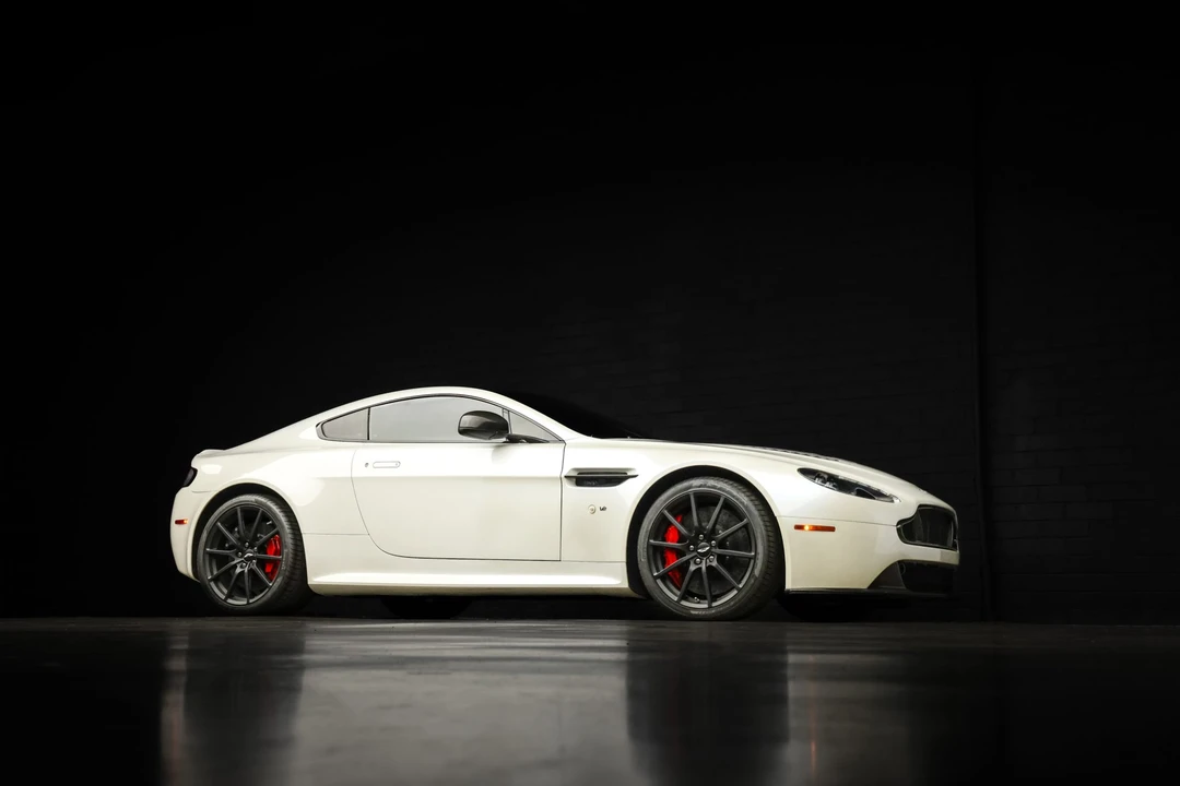 2015 Aston Martin V12 Vantage (2010-2018) - Image 29 of 31