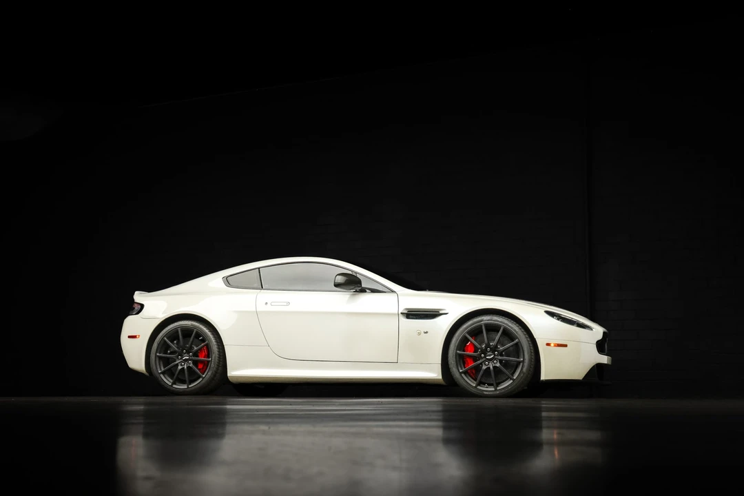 2015 Aston Martin V12 Vantage (2010-2018) - Image 30 of 31