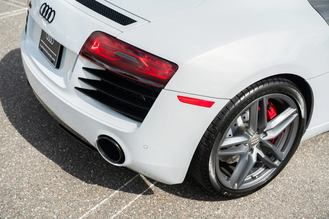 2015 Audi 42 R8 - Image 27 of 31