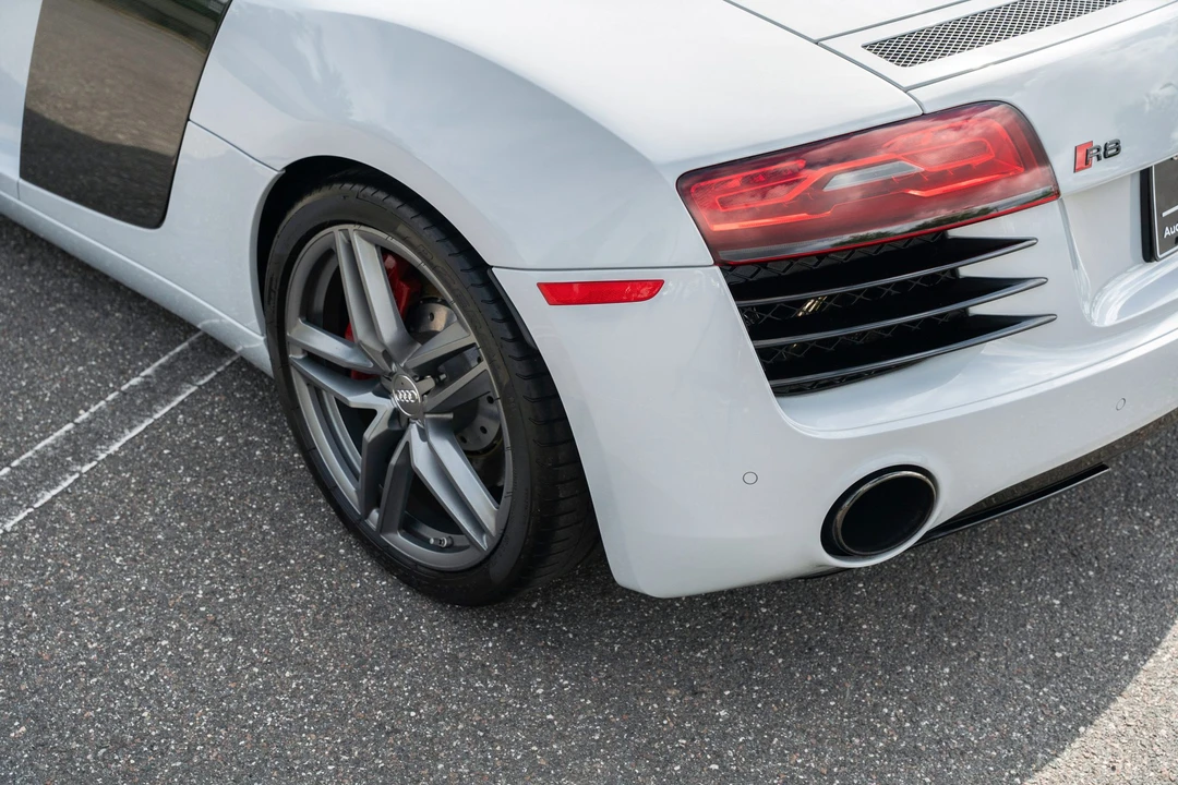 2015 Audi 42 R8 - Image 26 of 31