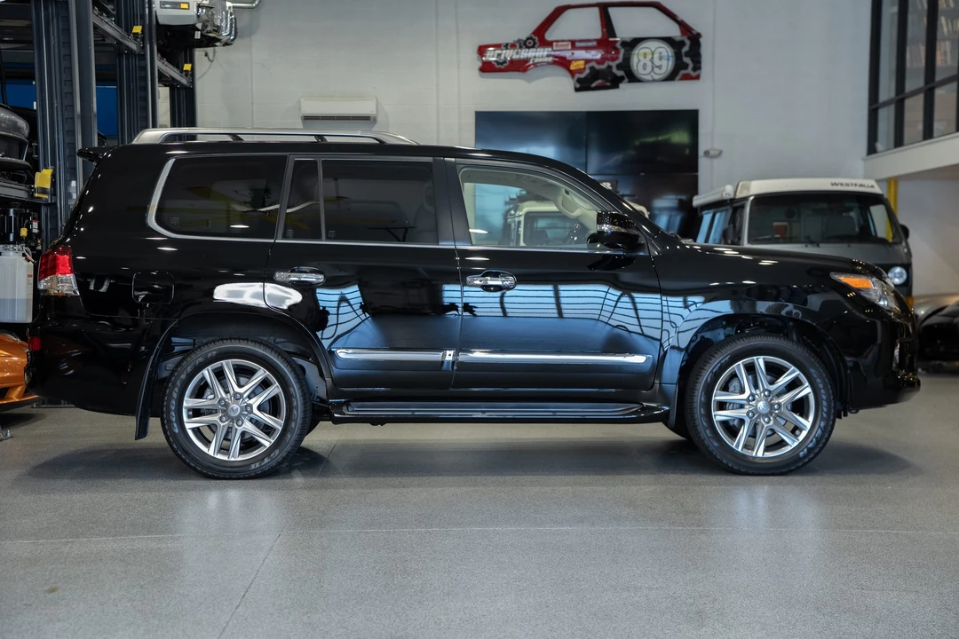 2015 Lexus LX 3rd Gen - Image 23 of 31