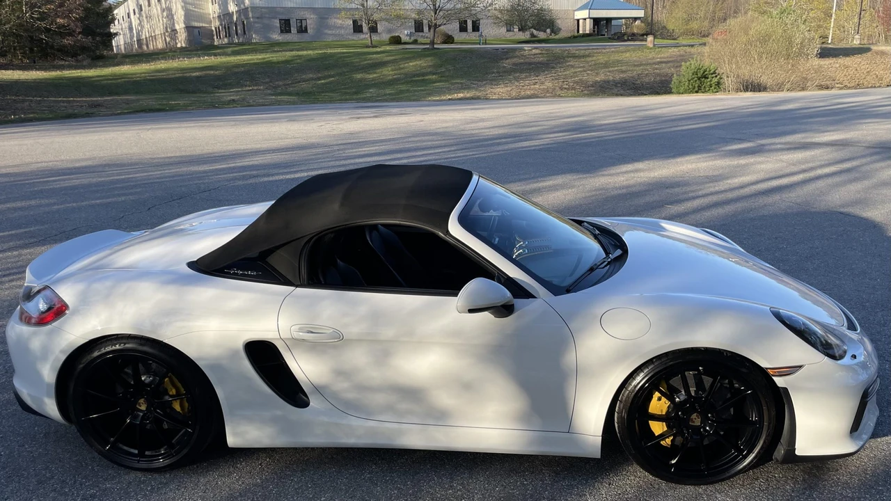 2016 Porsche 981 Boxster Spyder - Image 24 of 31