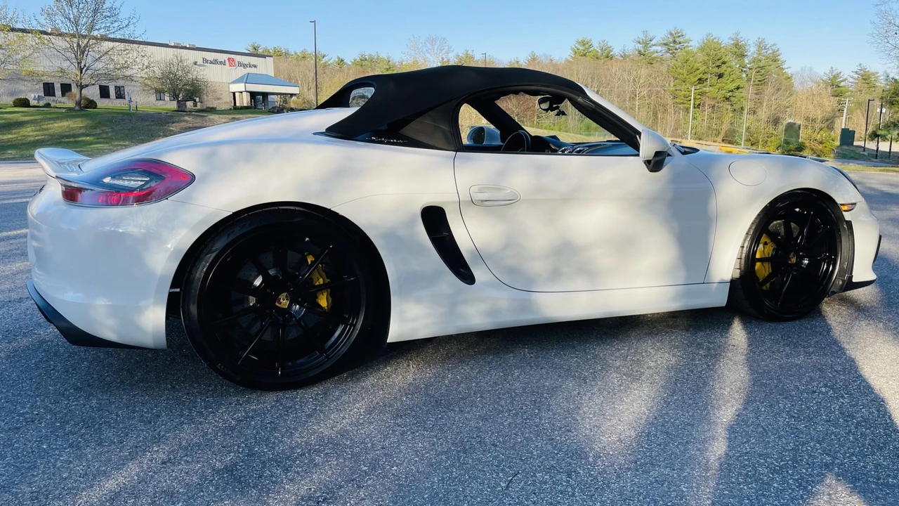 2016 Porsche 981 Boxster Spyder - Image 25 of 31