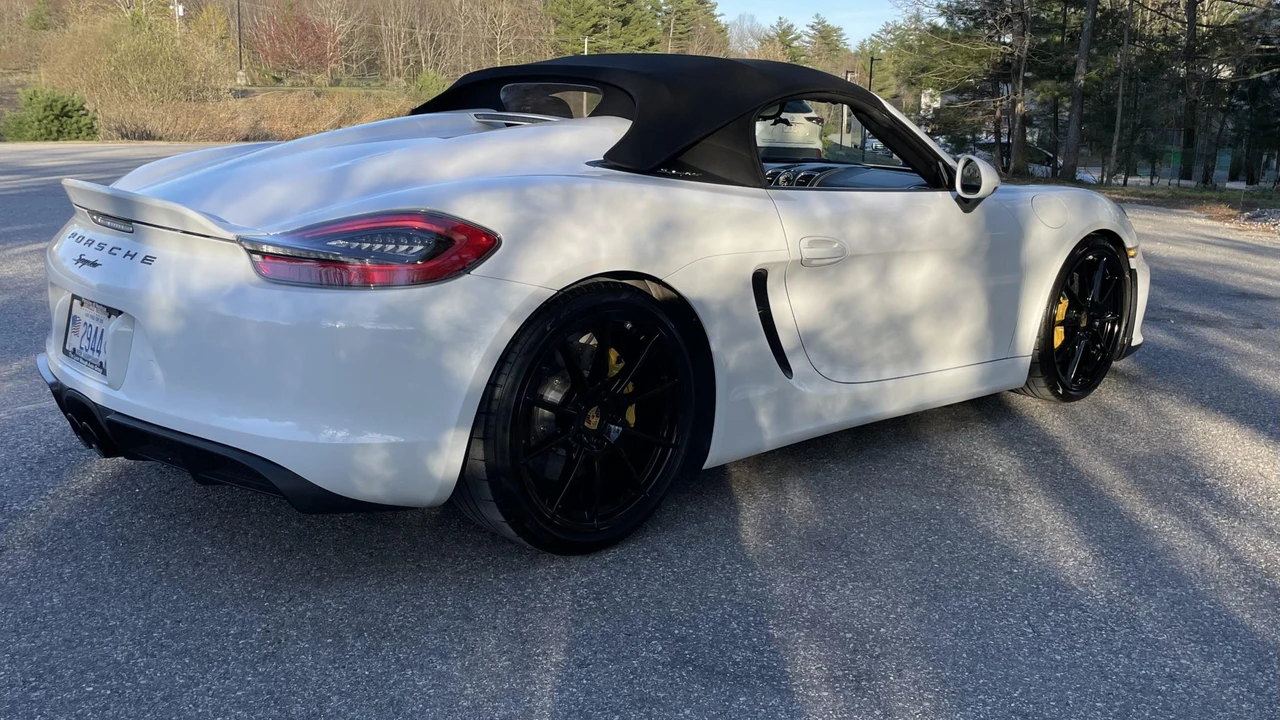 2016 Porsche 981 Boxster Spyder - Image 27 of 31