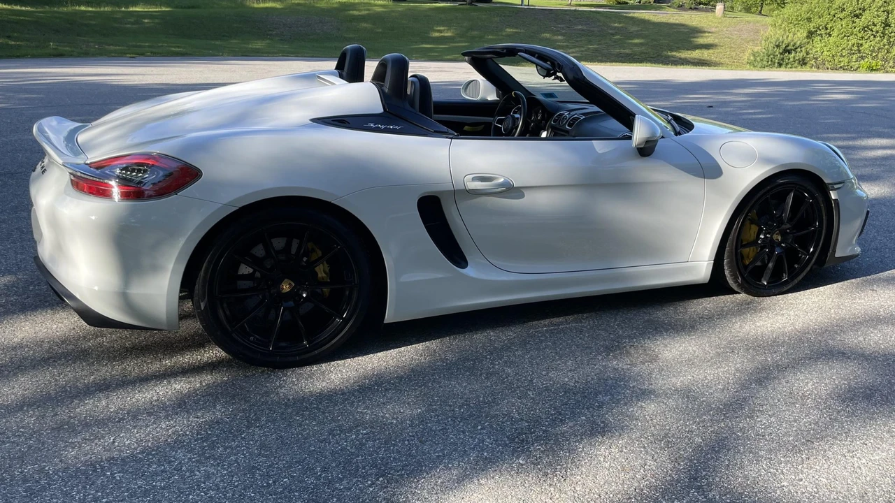2016 Porsche 981 Boxster Spyder - Image 9 of 31