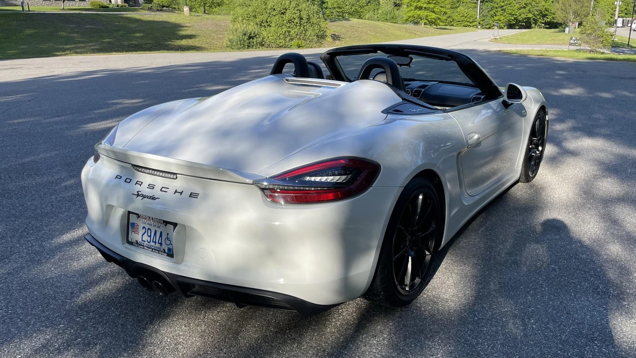 2016 Porsche 981 Boxster Spyder - Image 12 of 31