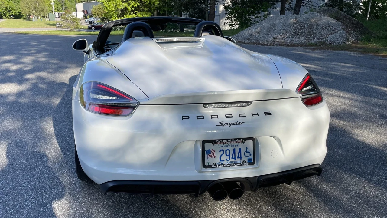 2016 Porsche 981 Boxster Spyder - Image 14 of 31