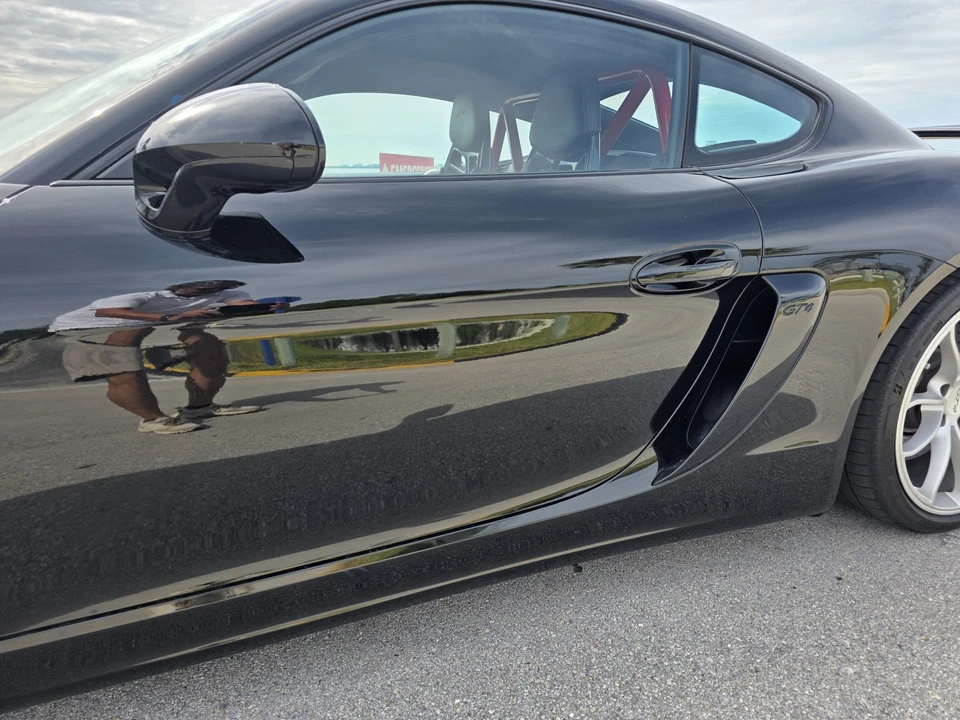 2016 Porsche 981 Cayman GT4 - Image 26 of 31