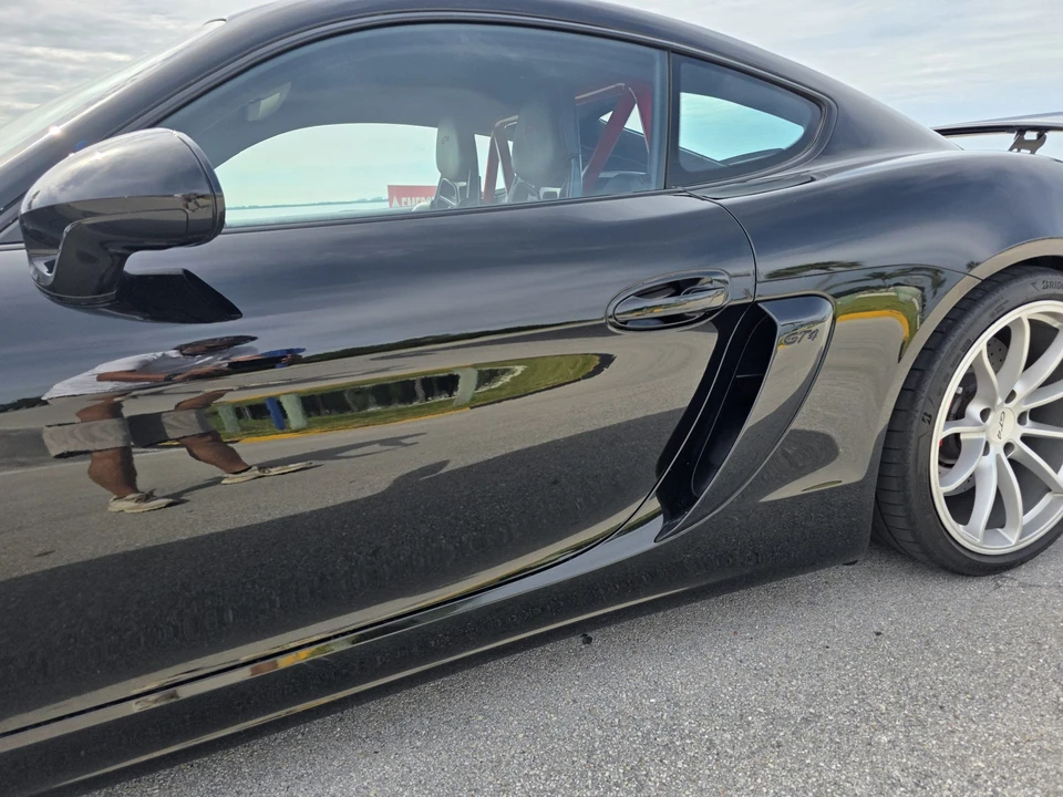 2016 Porsche 981 Cayman GT4 - Image 27 of 31