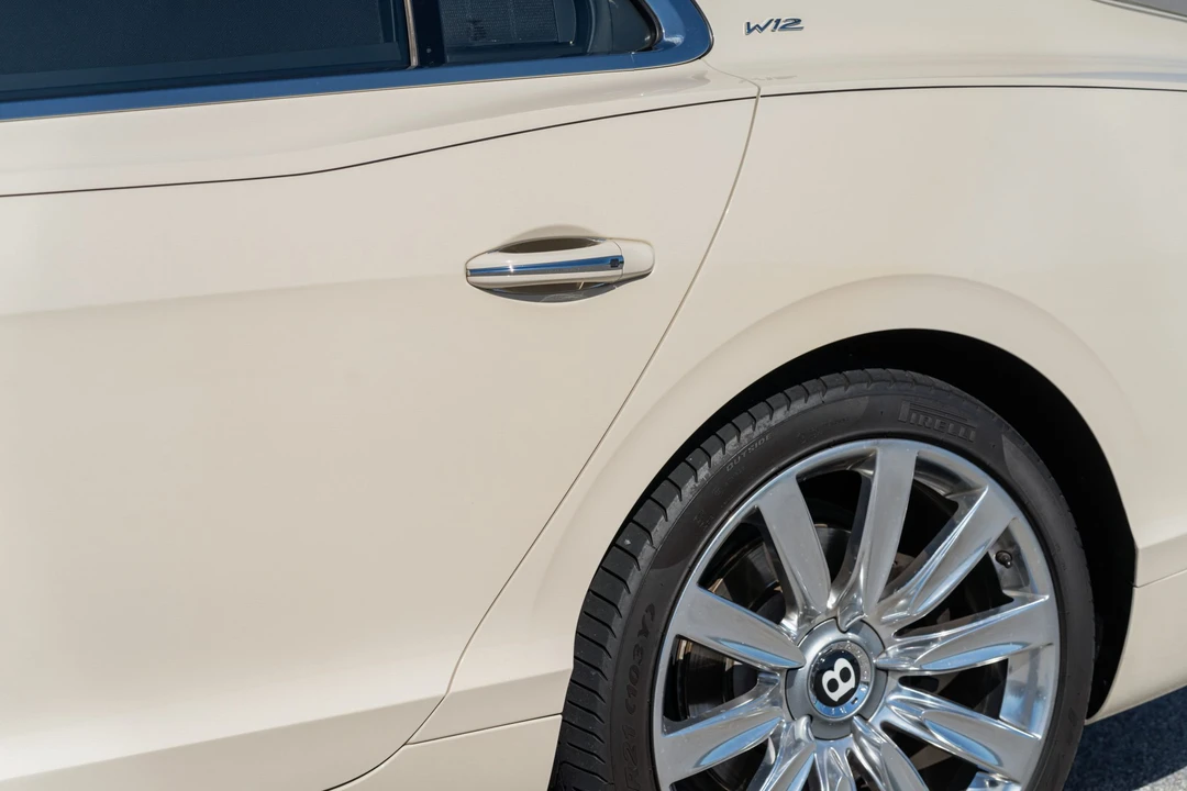 2017 Bentley Continental Flying Spur - Image 24 of 31