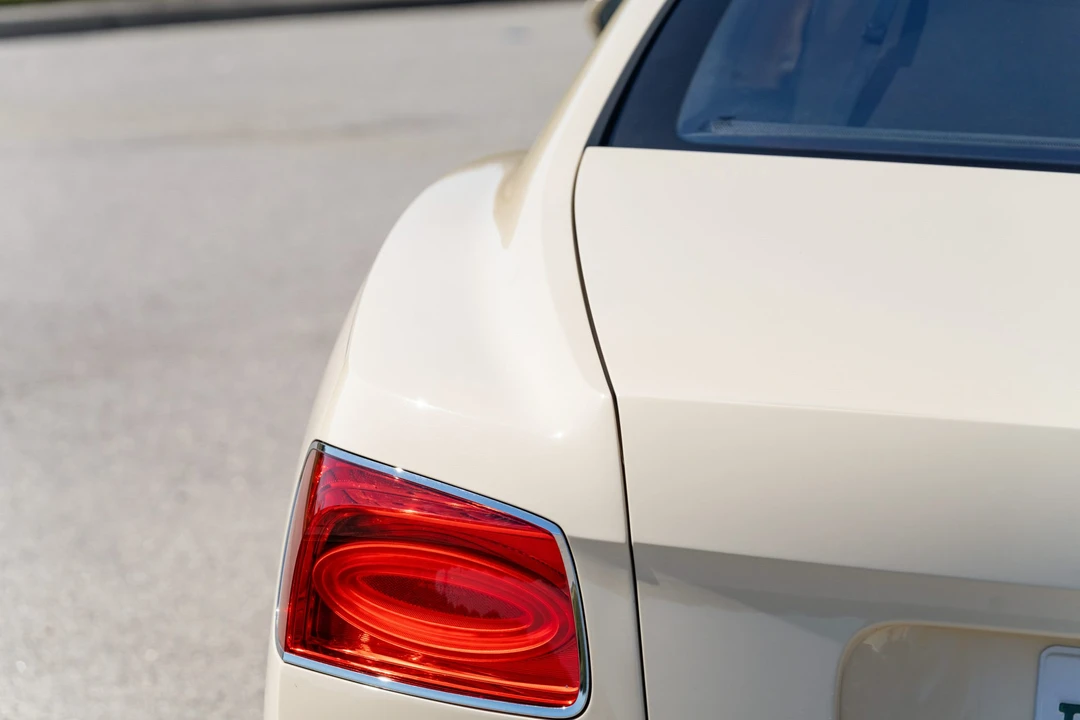 2017 Bentley Continental Flying Spur - Image 27 of 31