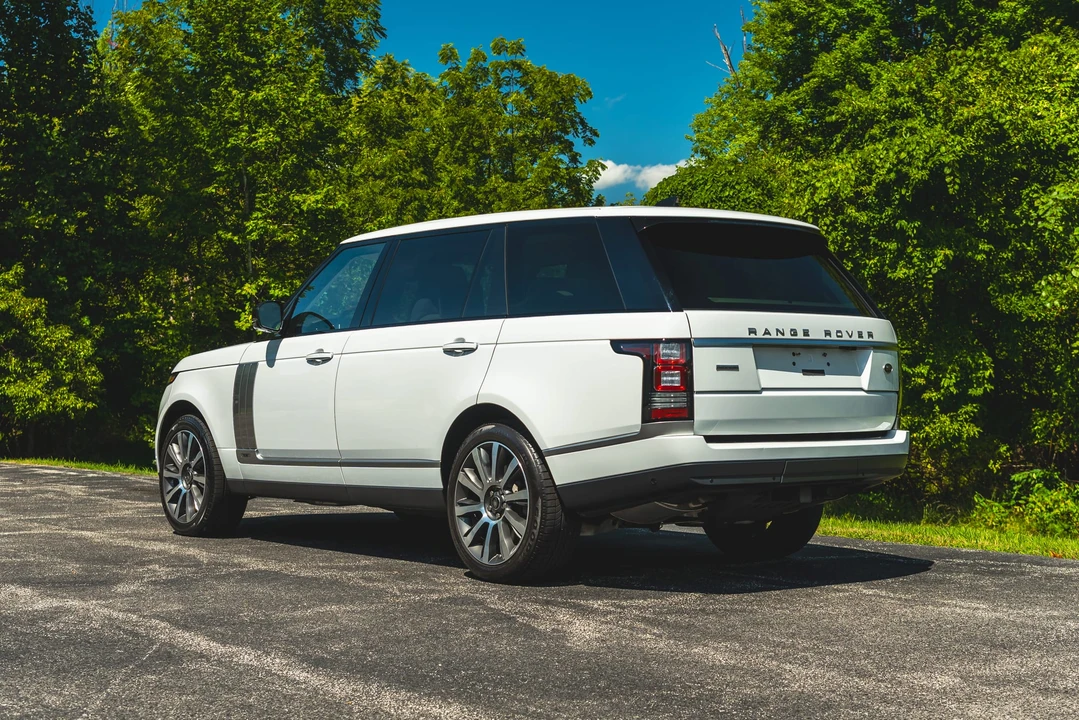 2017 Land Rover Range Rover L405 - Image 14 of 31
