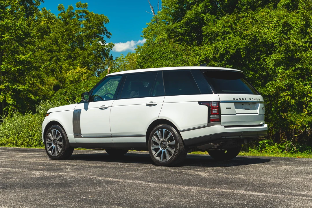 2017 Land Rover Range Rover L405 - Image 13 of 31
