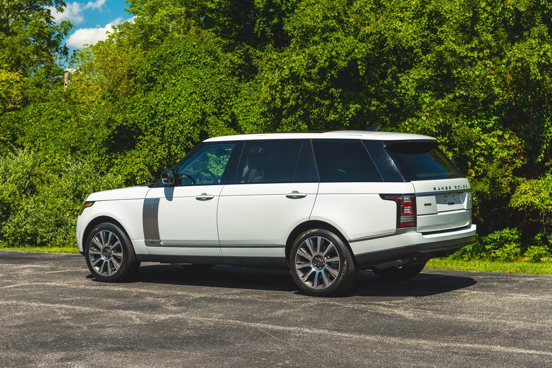 2017 Land Rover Range Rover L405 - Image 11 of 31