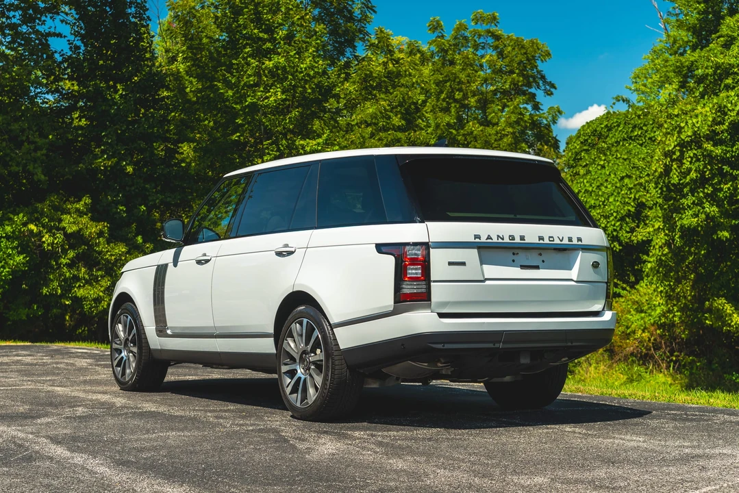 2017 Land Rover Range Rover L405 - Image 17 of 31