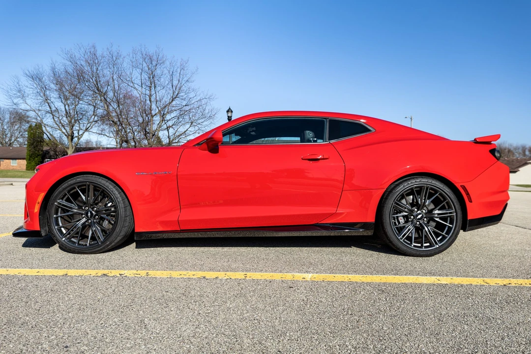 2019 Chevrolet Camaro ZL1 6th Gen - Image 11 of 31