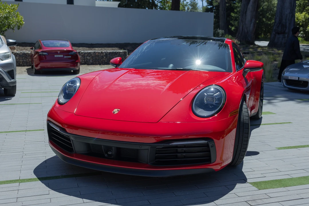 2020 Porsche 992 Carrera 4S - Image 19 of 31