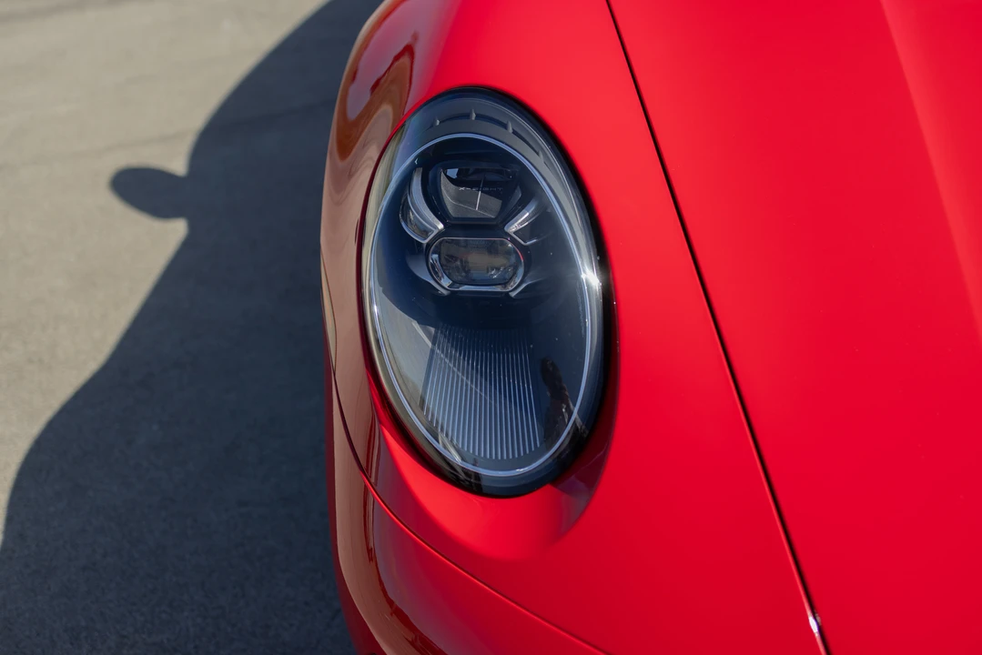 2020 Porsche 992 Carrera 4S - Image 25 of 31