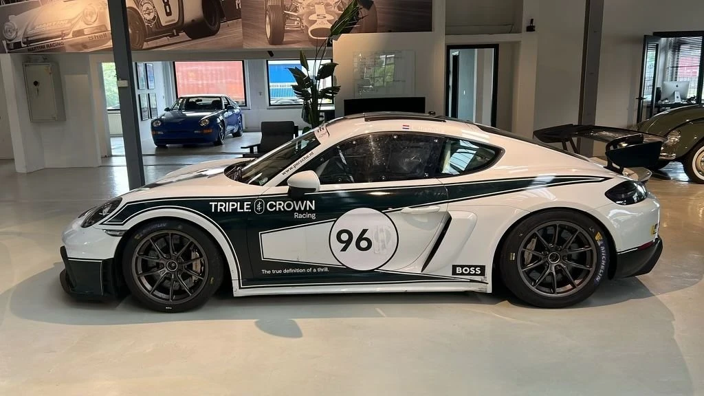 2022 Porsche 718 Cayman GT4 Clubsport - Image 2 of 9