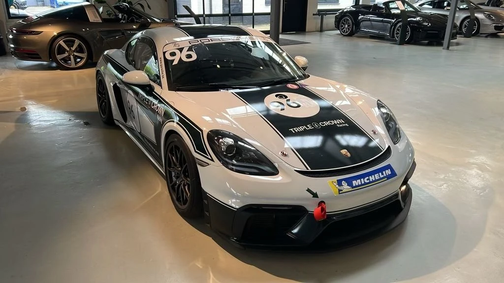 2022 Porsche 718 Cayman GT4 Clubsport - Image 3 of 9