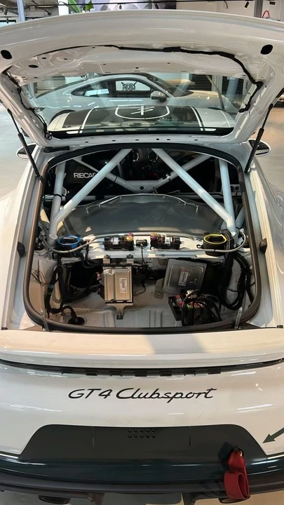 2022 Porsche 718 Cayman GT4 Clubsport - Image 8 of 9