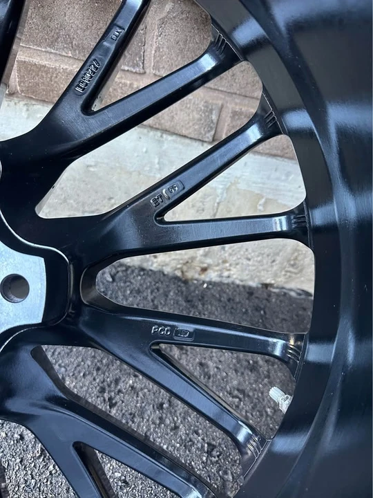 Aston Martin DBX - Image 6 of 9
