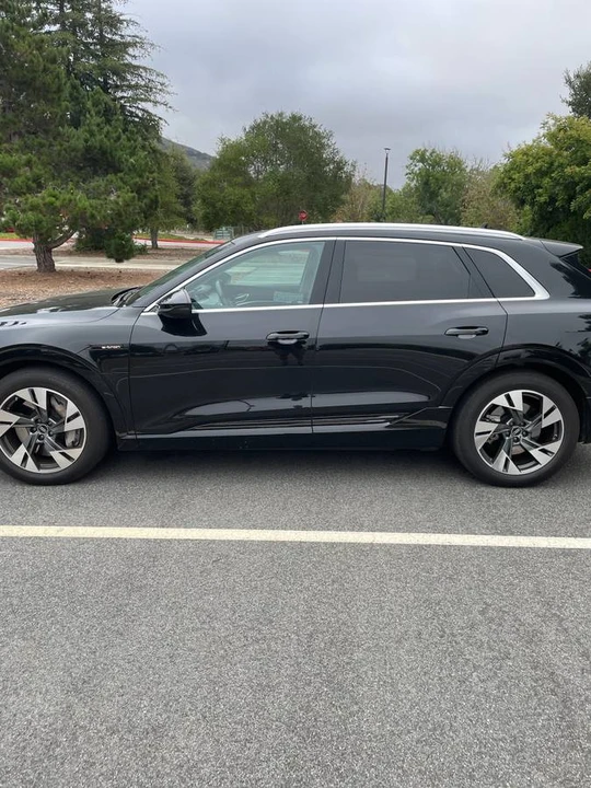 2022 Audi e-tron - Image 2 of 8