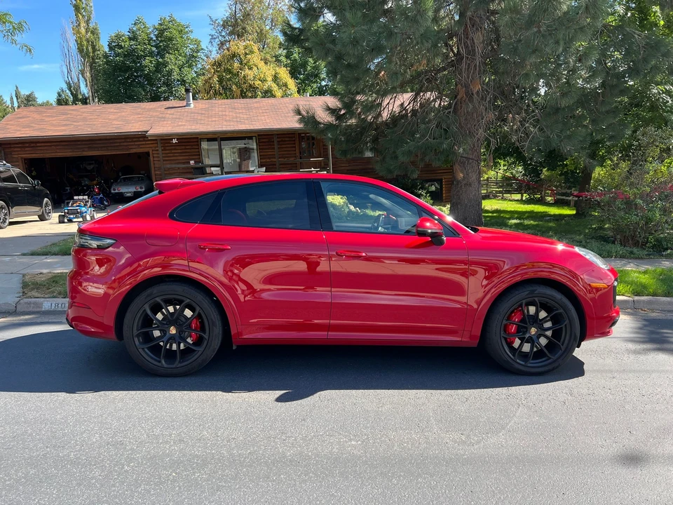 2022 Porsche 9Y0/9Y3 Cayenne GTS - Image 4 of 16