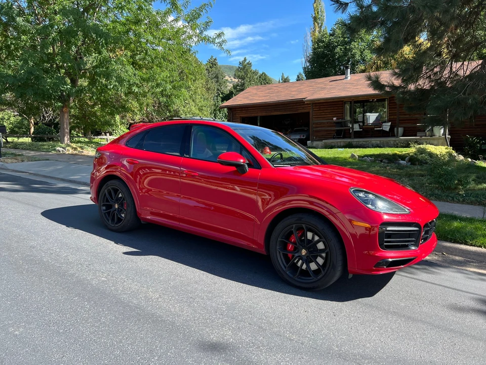 2022 Porsche 9Y0/9Y3 Cayenne GTS - Image 12 of 16
