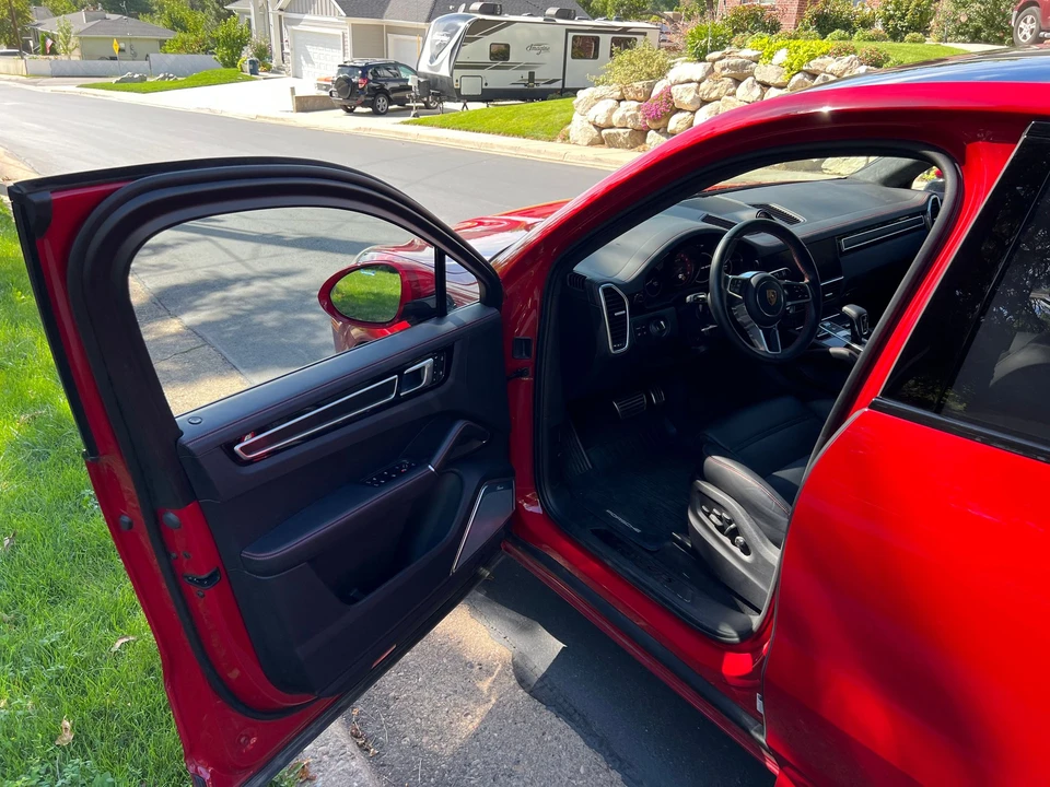 2022 Porsche 9Y0/9Y3 Cayenne GTS - Image 13 of 16
