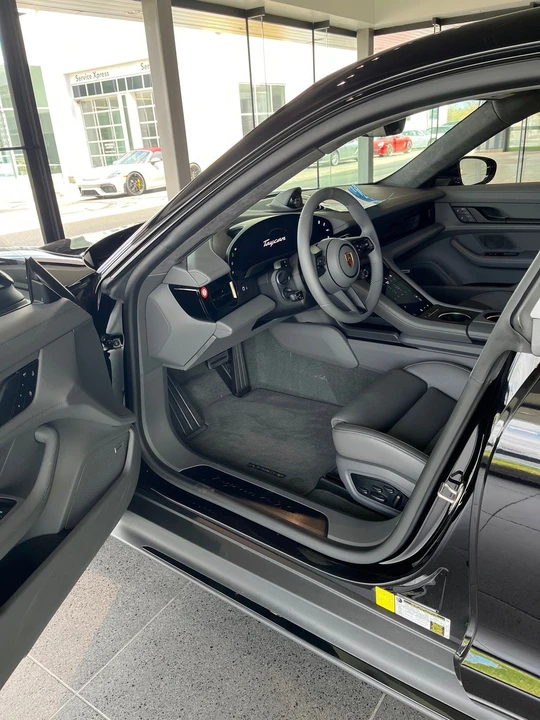 2022 Porsche Taycan GTS - Image 6 of 7