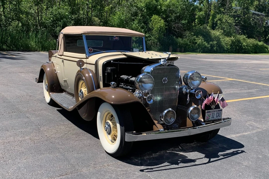 1932 Cadillac V-12 - Image 2 of 31