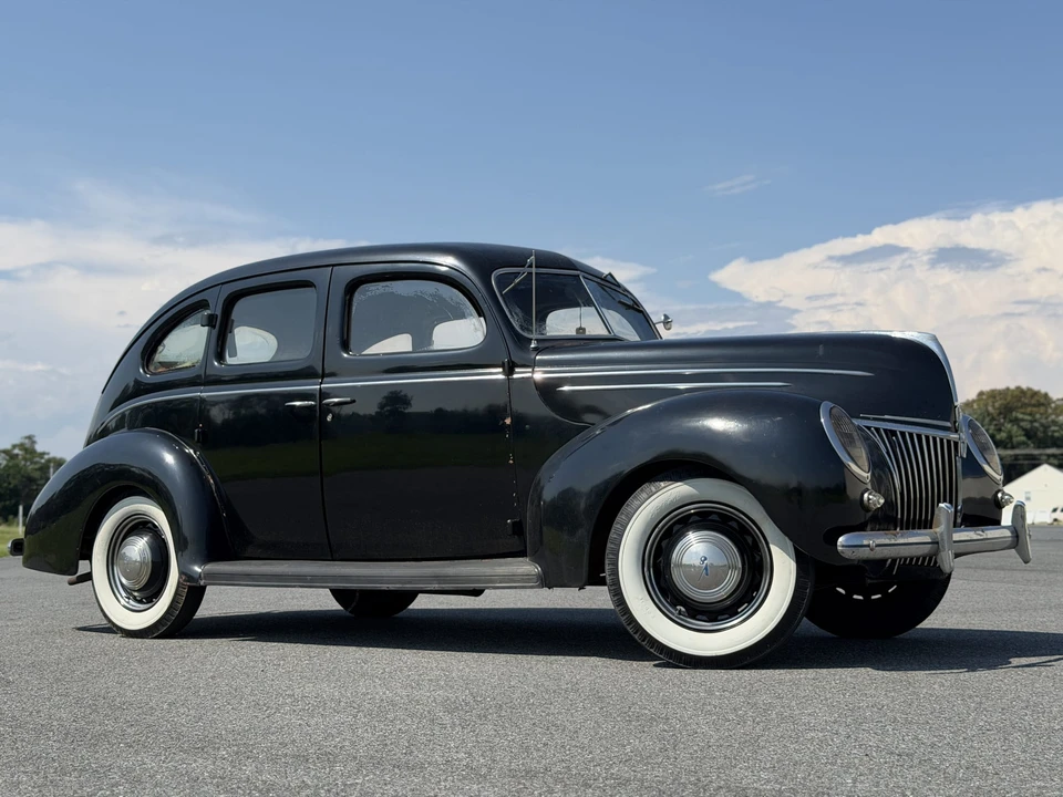 1939 Ford Standard & Deluxe & Super Deluxe - Image 2 of 31