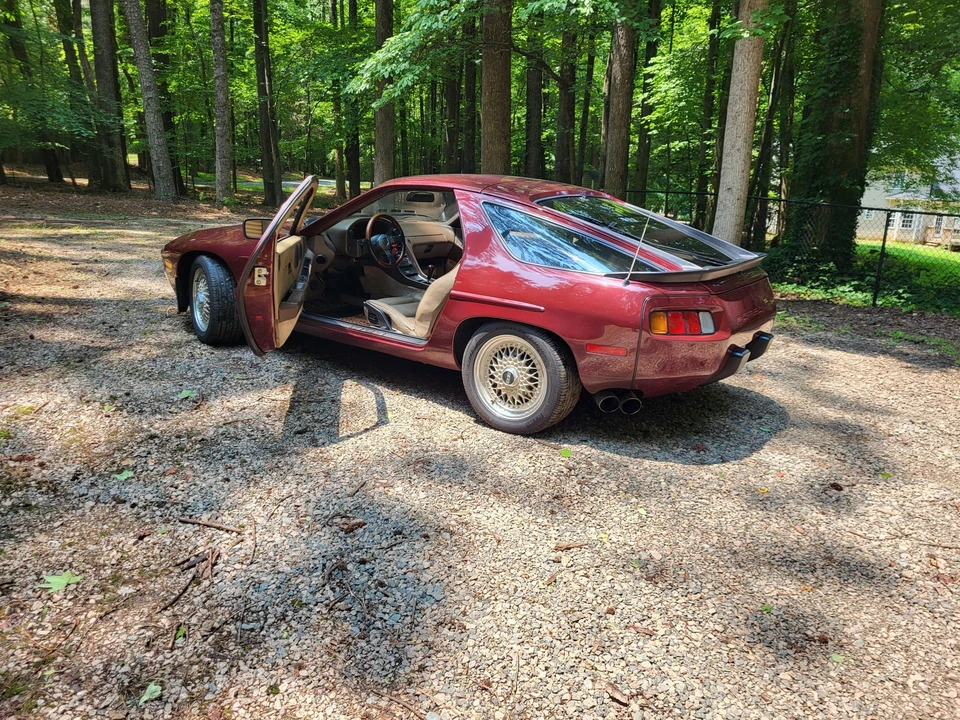 1984 Porsche 928 S - Image 8 of 31