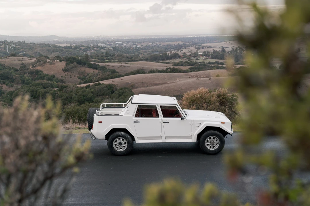 1991 Lamborghini LM002 - Image 9 of 31