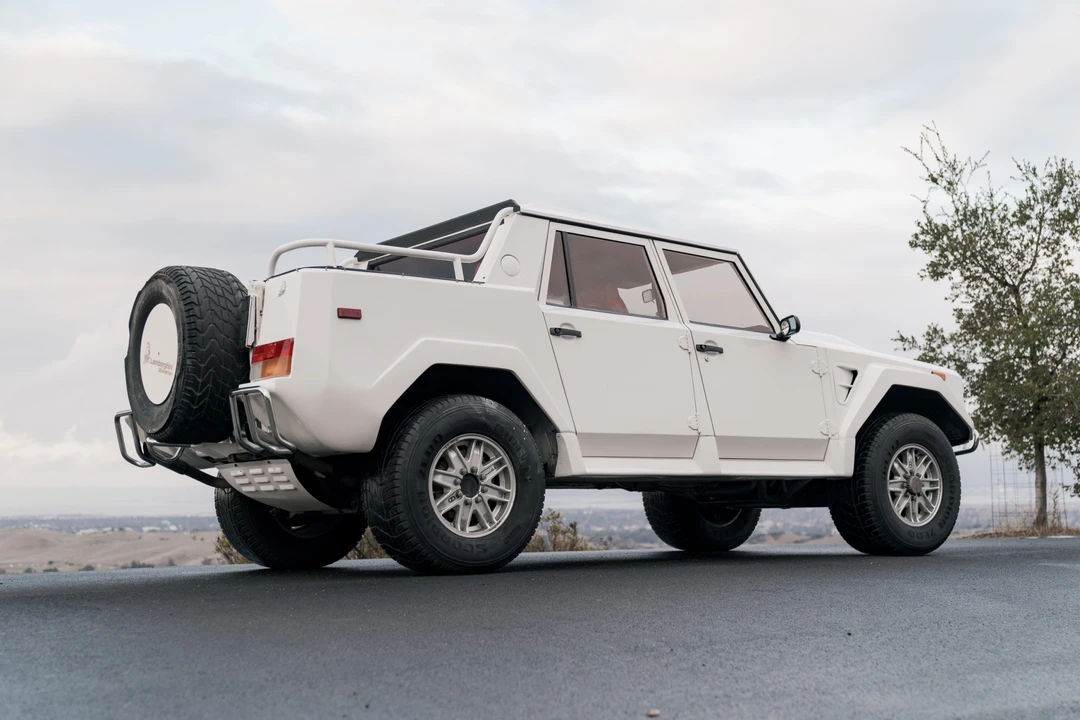 1991 Lamborghini LM002 - Image 12 of 31