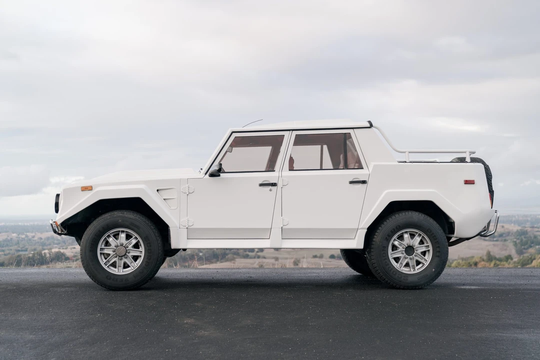 1991 Lamborghini LM002 - Image 23 of 31