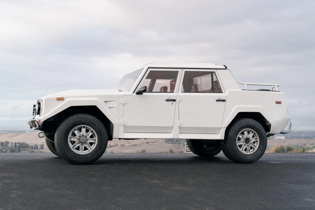 1991 Lamborghini LM002 - Image 24 of 31
