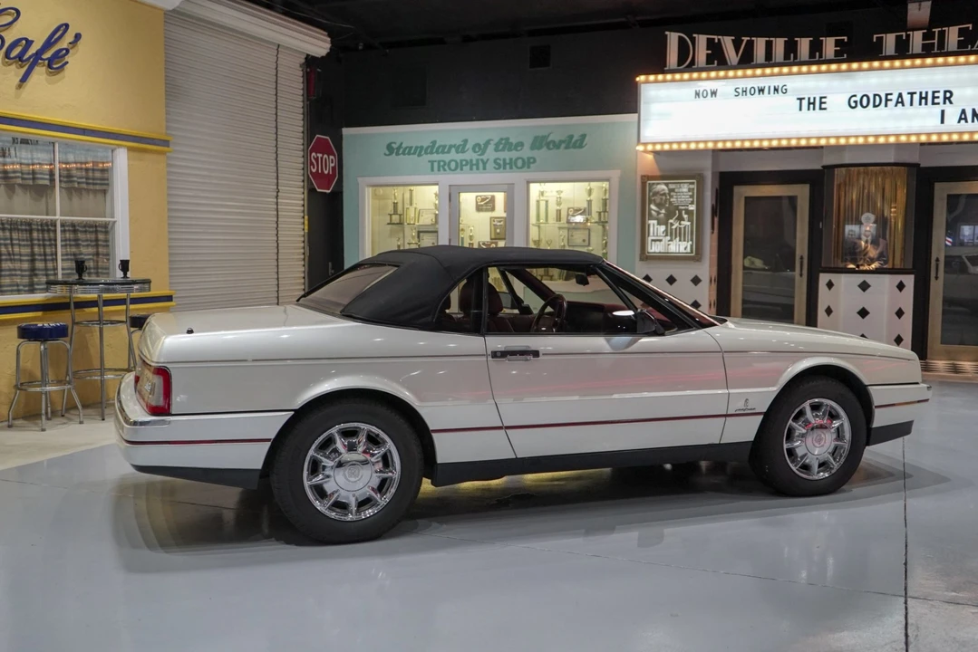 1992 Cadillac Allante - Image 17 of 31