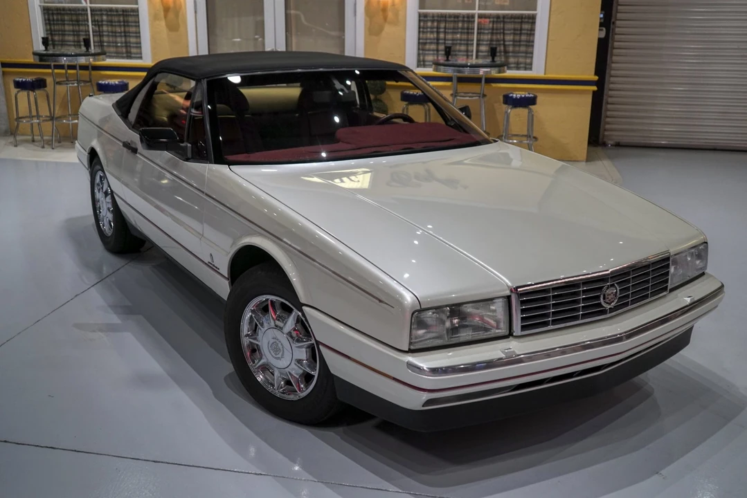 1992 Cadillac Allante - Image 10 of 31