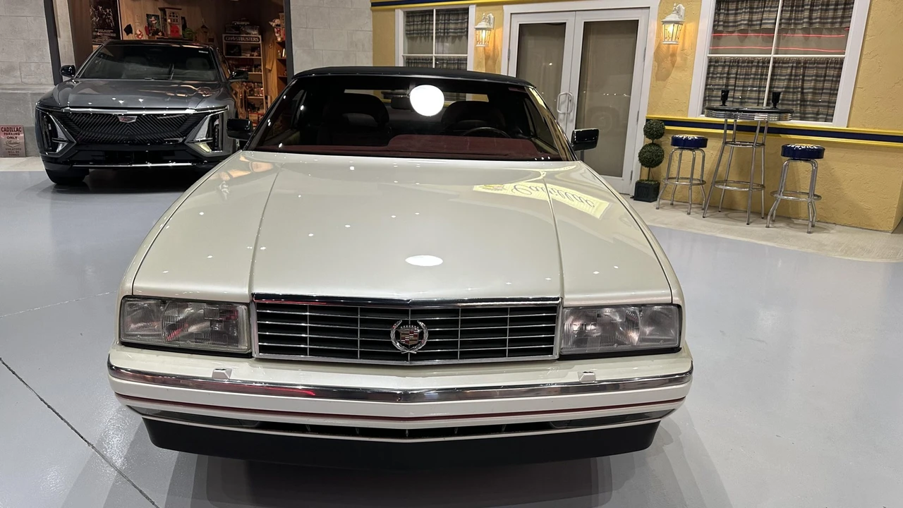 1992 Cadillac Allante - Image 5 of 31