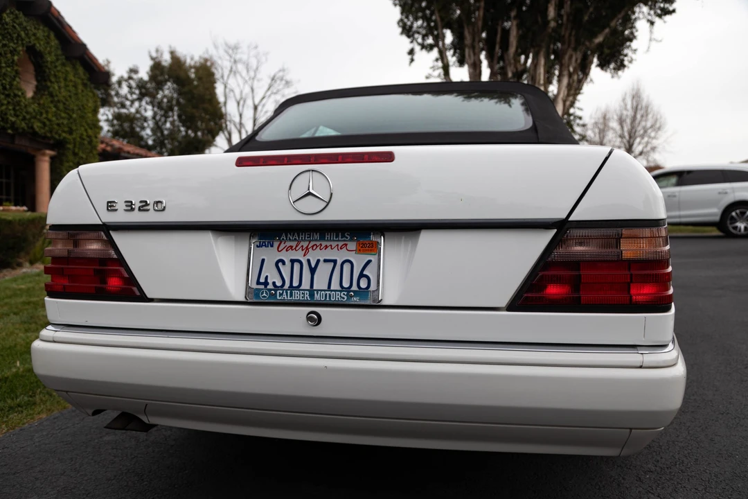 1995 Mercedes-Benz W124 E-Class - Image 16 of 31
